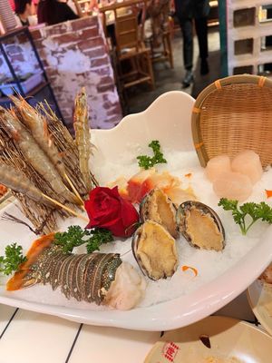 Old Alley Hot Pot Austin | 龙门阵火锅奥斯丁店 by null
