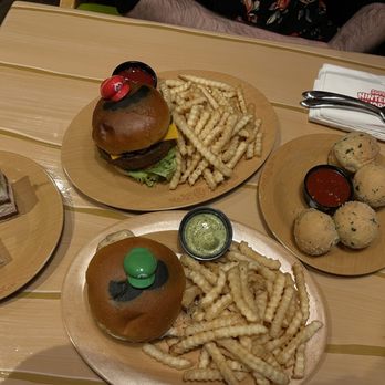 Toadstool Cafe - Beanpole Cake, Mario (Beyond) Burger, Luigi Burger, Toadstool Cheesy Garlic Knots - Cafes Near Me - Universal City, California Toadstool Cafe - Beanpole Cake, Mario (Beyond) Burger, Luigi Burger, Toadstool Cheesy Garlic Knots - Cafes Near Me - Universal City, California