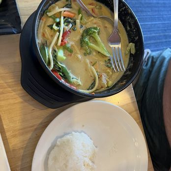Red Chili - Hot green curry with tofu and sticky rice. - Thai Near Me - Hayward, California Red Chili - Hot green curry with tofu and sticky rice. - Thai Near Me - Hayward, California