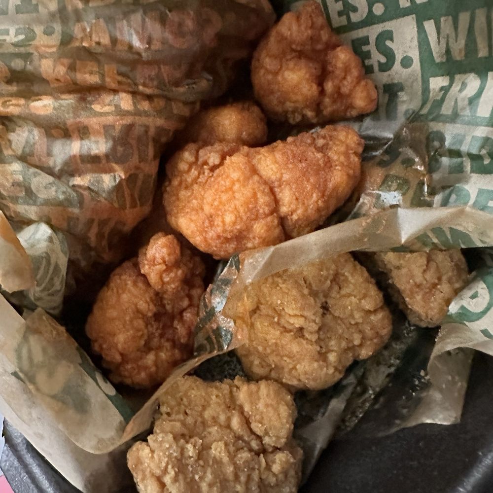 lemon pepper and original hot barely had any flavor because they're very stingy with their sauces/ rubs. lemon pepper and original hot barely had any flavor because they're very stingy with their sauces/ rubs.