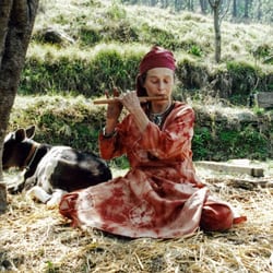 im.puls Filmproduktion - Uma Shankaranand Giri (Rose Schmitt) auf ihrem Anwesen im Himalaya - (c) Yogidas