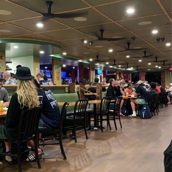 Cheeseburger In Paradise - Inside - Burgers Near Me - Honolulu, Hawaii