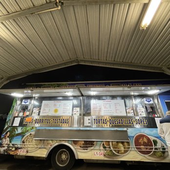Tita's Pupuseria Truck - Truck - Mexican Near Me - Buttonwillow, California