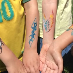 Unreal Airbrush Tattoo - Group party airbrush tattoos