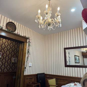 Hot Lobster Dim Sum - Funky dining room had to be someone's house. Old furniture and crystal lamps.. - Dim Sum Near Me - Niagara Falls, Ontario Hot Lobster Dim Sum - Funky dining room had to be someone's house. Old furniture and crystal lamps.. - Dim Sum Near Me - Niagara Falls, Ontario