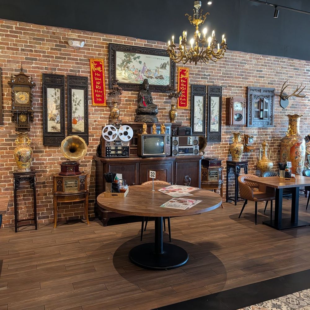 Linh Anh - Love the decor - Vietnamese Near Me - Unionville, Ontario