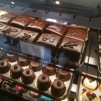 Simma's Bakery - Bakeries Near Me - Wauwatosa, Wisconsin