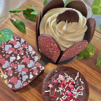 Mokaya - valentine's baked goods: brownie, whoopie pie, chocolate fudge cake - Chocolatiers & Shops Near Me - Grand Rapids, Michigan