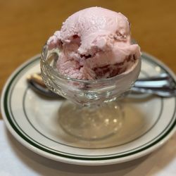 Moffett's Family Restaurant & Chicken Pie Shoppe - Strawberry cheesecake ice cream
