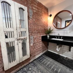 Dead People's Stuff "Architectural Antiques + Design" - The Woman's Bathroom. Gorgeous !