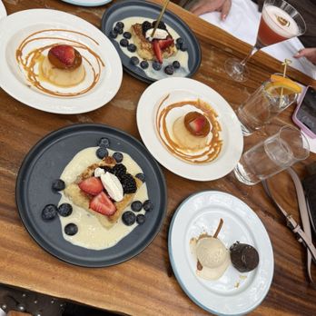 Quinto - Flan de Vainilla y Dulce de Leche, Tostada de Tres Leches, and Volcán de Chocolate - Steakhouses Near Me - Miami, Florida