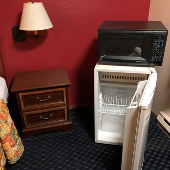 Rodeway Inn - Fridge and microwave. - Hotels Near Me - SeaTac, Washington Rodeway Inn - Fridge and microwave. - Hotels Near Me - SeaTac, Washington