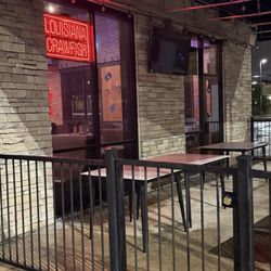 Red Claws Crab Shack Seafood & Hot Chicken - Outside patio