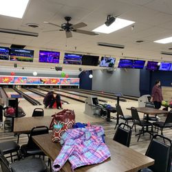 Sportsman's Lanes & Lounge - Bowling lanes