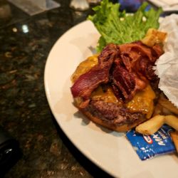 Thirty O Three - Burger cheese bacon