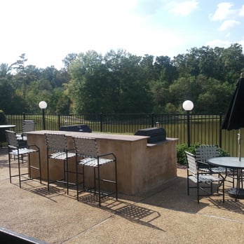 Cypress Pointe Apartments - grilling area overlooking lake - Apartments Near Me - Flowood, Mississippi Cypress Pointe Apartments - grilling area overlooking lake - Apartments Near Me - Flowood, Mississippi
