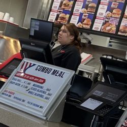 Griff's Hamburgers - Rude employee