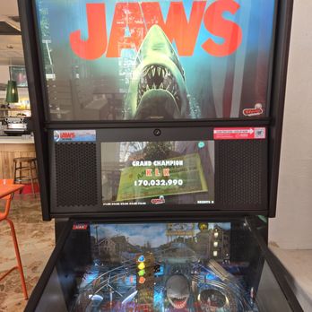 Gramps Getaway - JAWS PINBALL !! - Dive Bars Near Me - Key Biscayne, Florida