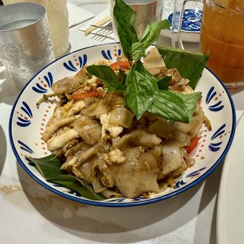 Thai Niyom - Drunken noodles with chicken - Thai Near Me - Queens, New York