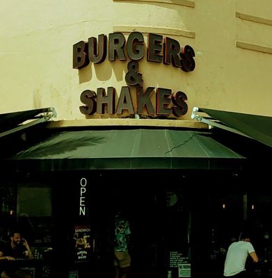 Burgers & Shakes by null