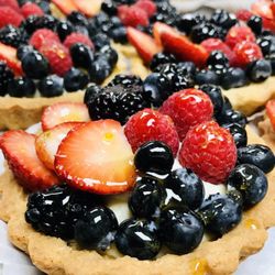 Saratori's Pastry Shop - Fruit tart