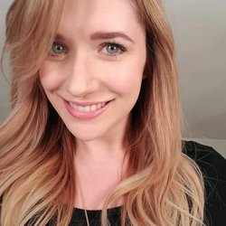 Head to Toe Salon - A cut and style from Zoe. Dont mind the root growth, that's my own doing. I had dark brown, almost black hair a little over a year ago.