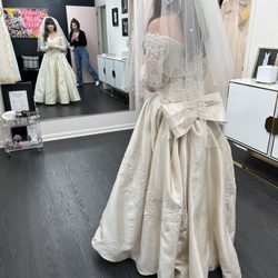 deMelis Atelier - Dress back bustled, final fitting