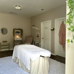 Ebony's Massage Escape - Relaxing office vibes. find me in Douglasville, GA!