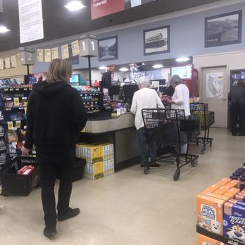 Vons - Friendly checkout - Grocery Near Me - Lake Isabella, California