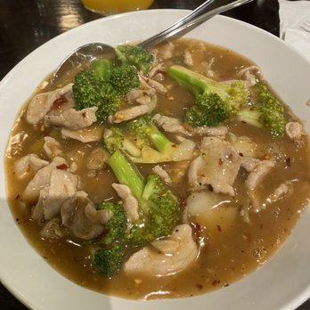 Rom Mai Thai - Lard Na with pork. Yes there are noodles under that gravy. - Thai Near Me - Seattle, Washington