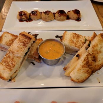 Cunard Tavern - Cipollini and mushroom grilled cheese - American Near Me - Boston, Massachusetts