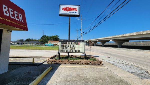 Deanie's On Hayne by null