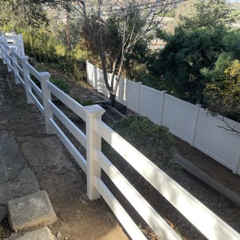 Top Notch Vinyl Fencing - New three rail fence - Fences & Gates Near Me - Sun Valley, California