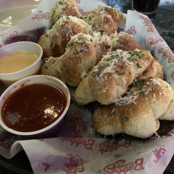 Bubba's 33 - Garlic knots.  Very fluffy - Pizza Near Me - Parlin, New Jersey
