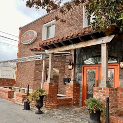 Benito's Brick Oven Pizza Pasta - Outside