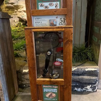 Bass Pro Shops - Souvenir Pennie's - Outdoor Gear Near Me - Kodak, Tennessee