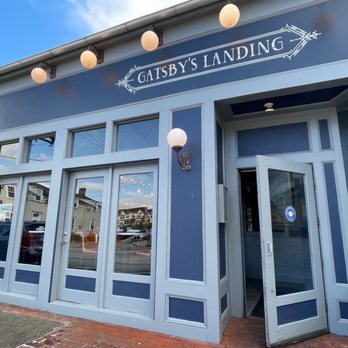 Gatsby's Landing - New American Near Me - Roslyn, New York