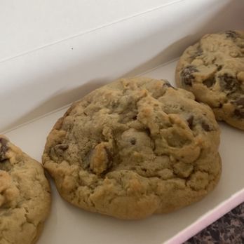 Crumbl - Pflugerville - Bakeries Near Me - Pflugerville, Texas