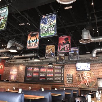 BJ's Restaurant & Brewhouse - New American Near Me - Valley Stream, New York