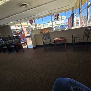 Firestone Complete Auto Care - Waiting area - Tires Near Me - Northridge, California Firestone Complete Auto Care - Waiting area - Tires Near Me - Northridge, California