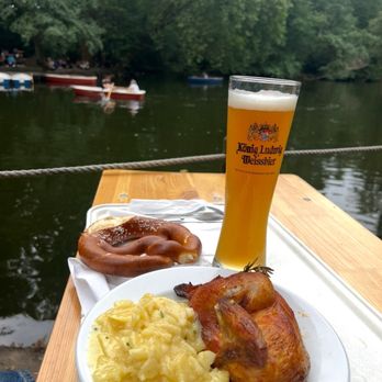 Café am Neuen See - Pretzel and beer along with yummy chicken and potato salad - Pizza Near Me - Berlin, BE