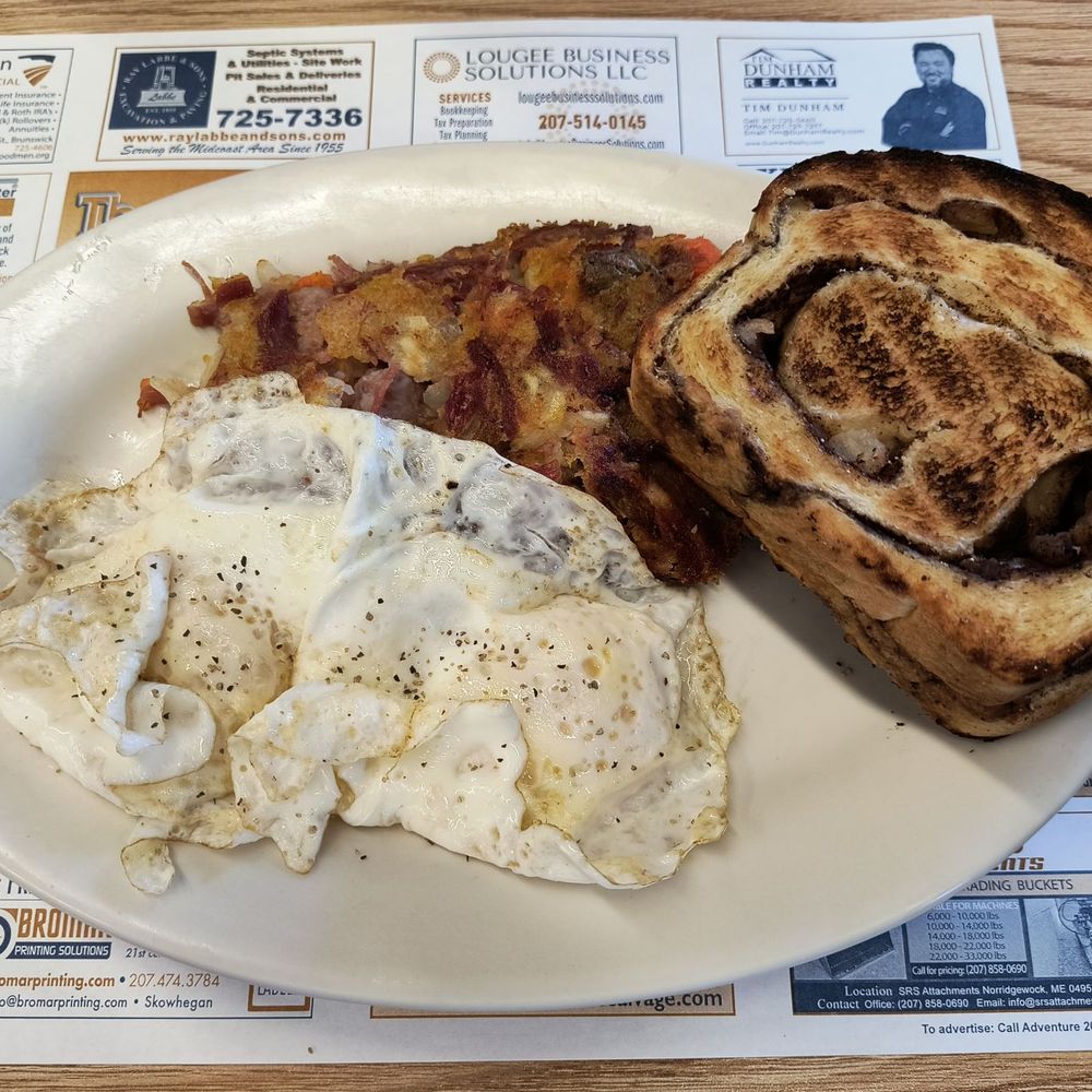 Kopper Kettle - Eggs w/ homemade hash (packed w/ fresh meat), and homemade apple cinnamon toast-- excellent! - Sandwiches Near Me - Topsham, Maine
