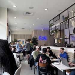 Gussy's Cafe - Seating