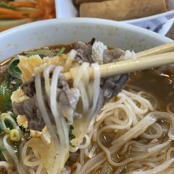 Pho Hong Long - Medium rare brisket - Vietnamese Near Me - Gardena, California Pho Hong Long - Medium rare brisket - Vietnamese Near Me - Gardena, California
