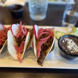 Salsitas Grill - Trio Tacos de Barbacoa