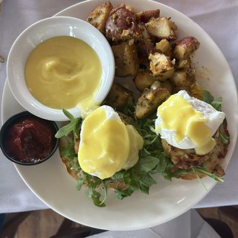 Glen Cove Hotel & Restaurant - crab cake eggs Benedict - Hotels Near Me - Onset, Massachusetts Glen Cove Hotel & Restaurant - crab cake eggs Benedict - Hotels Near Me - Onset, Massachusetts