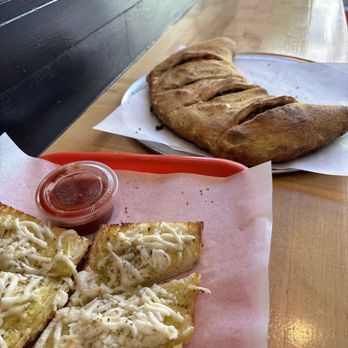 Bizza - Cheesy GARLIC BREAD w/ VEGAN CHEESE PLANET EARTH VEGAN CALZONE - Pizza Near Me - San Francisco, California