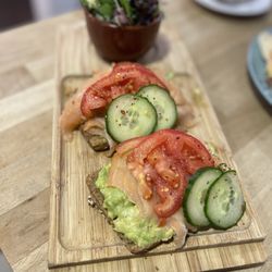 Cafe Chantilly - Avocado smash toast with salmon