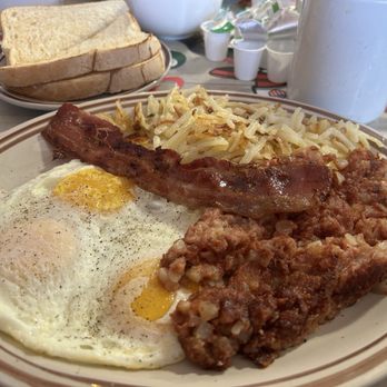 Anna’s Canyon Cafe - Corned Beef hash and (three) eggs - Breakfast & Brunch Near Me - Williams, Arizona