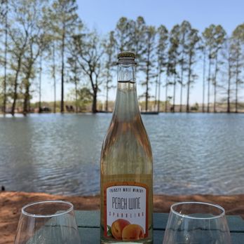 Das Peach Haus - Peach wine by the lake - Specialty Food Near Me - Fredericksburg, Texas